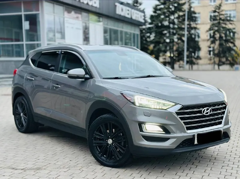 Hyundai tucson официал рестайлинг !!! 2019г бензин 2.0 автомат автомобиль в хорошем состоянии вложений не требует! есть все для комфортного вождение! без ключевой доступ, старт/стоп, carplay, климат/контроль, круиз/контроль, парктроник, мульти руль, камера заднего вида, подогрев руля, подогрев сидений, и многое другое… с документами полный порядок!!!! переоформление в мрэо! цена 1,985₽ все вопросы по тел:+79495722131 📲 tg: дмитрий 📞 звоните: +7(949)5722131 - фотография - 2