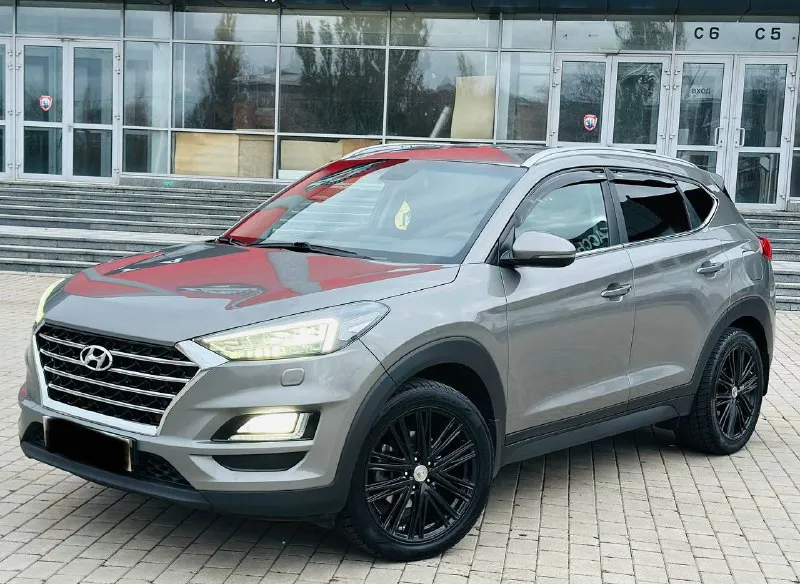 Hyundai tucson официал рестайлинг !!! 2019г бензин 2.0 автомат автомобиль в хорошем состоянии вложений не требует! есть все для комфортного вождение! без ключевой доступ, старт/стоп, carplay, климат/контроль, круиз/контроль, парктроник, мульти руль, камера заднего вида, подогрев руля, подогрев сидений, и многое другое… с документами полный порядок!!!! переоформление в мрэо! цена 1,985₽ все вопросы по тел:+79495722131 📲 tg: дмитрий 📞 звоните: +7(949)5722131 - фотография - 3
