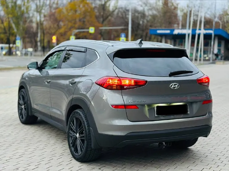 Hyundai tucson официал рестайлинг !!! 2019г бензин 2.0 автомат автомобиль в хорошем состоянии вложений не требует! есть все для комфортного вождение! без ключевой доступ, старт/стоп, carplay, климат/контроль, круиз/контроль, парктроник, мульти руль, камера заднего вида, подогрев руля, подогрев сидений, и многое другое… с документами полный порядок!!!! переоформление в мрэо! цена 1,985₽ все вопросы по тел:+79495722131 📲 tg: дмитрий 📞 звоните: +7(949)5722131 - фотография - 4