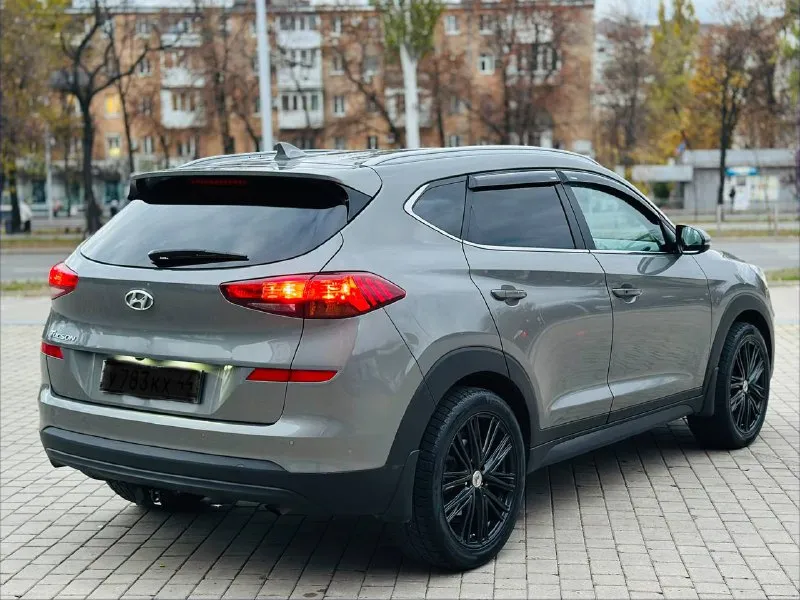 Hyundai tucson официал рестайлинг !!! 2019г бензин 2.0 автомат автомобиль в хорошем состоянии вложений не требует! есть все для комфортного вождение! без ключевой доступ, старт/стоп, carplay, климат/контроль, круиз/контроль, парктроник, мульти руль, камера заднего вида, подогрев руля, подогрев сидений, и многое другое… с документами полный порядок!!!! переоформление в мрэо! цена 1,985₽ все вопросы по тел:+79495722131 📲 tg: дмитрий 📞 звоните: +7(949)5722131 - фотография - 6