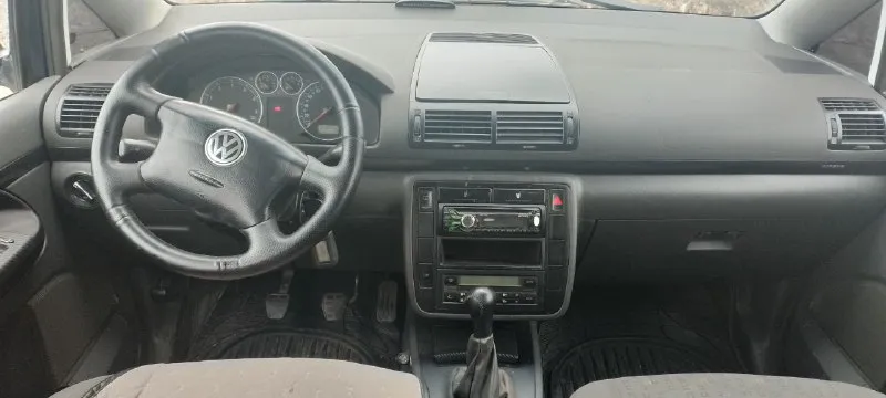 Продаётся минивен volkswagen шаран 2.0 бензин 2000г. Пробег 378т. Км. Машина в мариуполе.   Очень удобный для семейного отдыха, рыбалки, для малого бизнеса. Зимняя резина фирмы континенталь. В нем присутствует абс, кондиционер, гур, климат контроль, 2 подушки безопасности,2 печки, независимая подвеска, сигнализация с автозапуском.   Летняя резина в комплекте. Цена 450т. Р. Вопросы по +7 949 709 85 05 (феникс) торг у капота.
📲 Tg: @valeralulko
📞 Звоните: +7(949)7098505 - фотография - 6