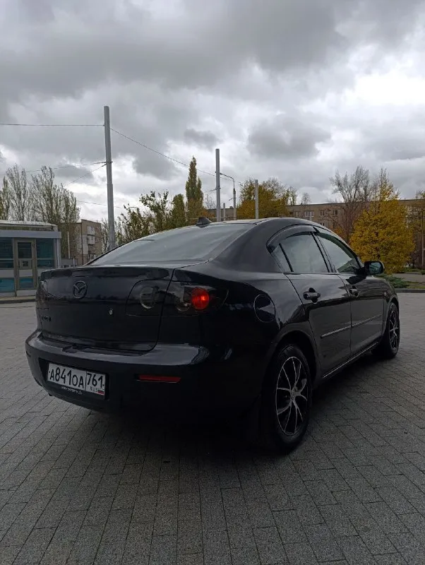 Продается mazda 3 🔥🔥🔥 рестайлинг!!! 2006 года выпуска мотор 1.6 ( атмосферный) бензин кпп: механика пробег 280 тыс. ( родной) авто в отличном состоянии✅ машина обслужена! вложений не требует. в комплектации: 🚘 климат-контроль, андроид магнитола, подогрев сидений, мультируль, 4 стеклоподъемника, линзованная оптика, автозапуск. диски r16 🛞 документы в полном порядке без арестов и штрафов, переоформление без проблем ✅ цена 675.000₽ 💵 (торг уместен) обмен не интересует! осмотр г. донецк все вопросы только по телефону📲 +79493830348 - фотография - 4