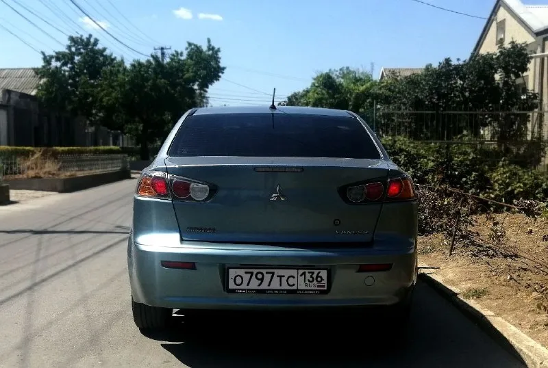 Mitsubishi lancer х 2011 год выпуска, рестайлинг !!! осмотр - донецк. тел: +7990-248-52-99 (telegram, вотсап). херсонский оператор, с феникса звонить бесплатно. цена – 685 000 ₽ не такси, не каршеринг, во владении у юрлиц никогда не была. пробег 210 тыс км 1.5 mt 109 л. с. отличная техника крепкий кузов средний рынок на рестайлинговые лансеры - 850.000 машина в хорошем рабочем состоянии. все расходники менялись вовремя по регламенту. на момент стоит новый аккумулятор, новая резина nokian, ходовая в полном порядке. есть антикоррозийная обработка, обесшумлена. двигатель заводится без каких-либо проблем, работает ровно, не троит, не дымит. мкпп работает отлично, ошибок на приборной панели нет. отличная комплектация: кондиционер, бортовой компьютер, сенсорная магнитола, abs, esp, иммобилайзер, airbag, подогревы сидений (2 режима), сигнализация starline, подогрев зеркал и заднего стекла, гур, стоит светодиодная оптика, серворуль. торг присутствует, звоните 📞 звоните: +7(990)2485299 - фотография - 4