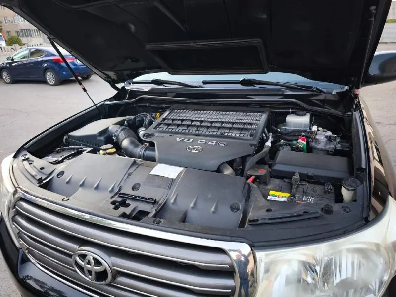 Toyota land cruiser 200. год выпуска 2011. двигатель 4.5л. дизель. пробег 340 тыс. км. комплект зимней резины. люксовая версия в полной комплектации с люком и третьим рядом сидений в хорошем состоянии. то проходил вовремя, недавно заменены тормозные колодки, сайлентблоки передних рычагов. по кузову имеются эксплуатационные царапины. документы в порядке(штрафов и запретов нет). цена 3 200 000 руб. торг уместен. просмотр в макеевке. +7949-616-45-66 +7949-439-69-83 📞 звоните: +7(949)6164566 - фотография - 8