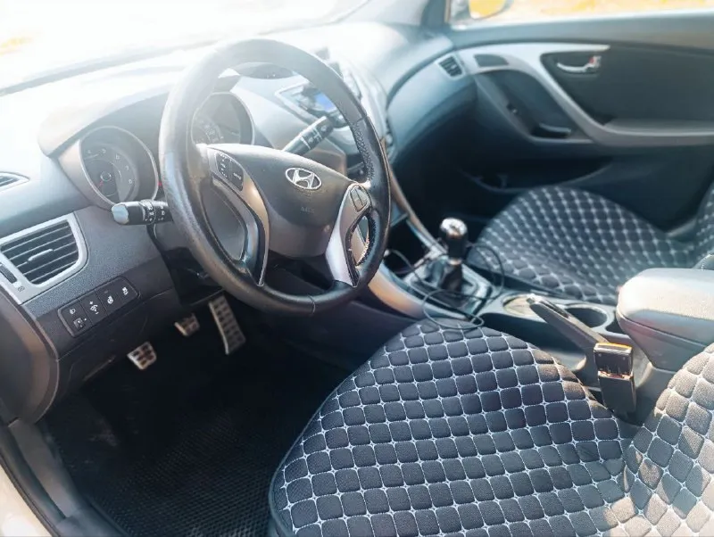 Автор: [ продам свою hyundai elantra 2013г. .1'6.мех. бензин. автомобиль в отличном состоянии. кузов покрыт керамикой. учёт на мне, документы кристально чистые.3 хозяина. техника огонь ! ни каких ошибок нет абсолютно !!!. кондер заправлен холодит. электроника вся работает каждая кнопка, задняя камера хорошая музыка. свет леды. вобщем садись да езжай, приезжайте сами всё увидите и поймете !!! пробег 240 тысяч км !!!! салон в идеале, чистый ухоженный, ни потёртый. без дтп, стекла все родные. подвеска перебрана отлично. двигатель масло не расходует не дымит работает как часы ), (то каждые 7 т. км), (готов к любым проверкам). за авто не стыдно. есть сервисная книжка и два ключа. два комплекта новых колёс зима и лето r17. цена 950. ₽ хороший торг реальному покупателю. +79493880313.. ❗❗❗наш телеграм канал [ бесплатное размещение за репост❗❗❗ правила сообщества [ 📞 звоните: +7(949)3880313 - фотография - 2