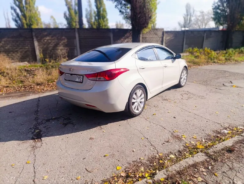 Автор: [ продам свою hyundai elantra 2013г. .1'6.мех. бензин. автомобиль в отличном состоянии. кузов покрыт керамикой. учёт на мне, документы кристально чистые.3 хозяина. техника огонь ! ни каких ошибок нет абсолютно !!!. кондер заправлен холодит. электроника вся работает каждая кнопка, задняя камера хорошая музыка. свет леды. вобщем садись да езжай, приезжайте сами всё увидите и поймете !!! пробег 240 тысяч км !!!! салон в идеале, чистый ухоженный, ни потёртый. без дтп, стекла все родные. подвеска перебрана отлично. двигатель масло не расходует не дымит работает как часы ), (то каждые 7 т. км), (готов к любым проверкам). за авто не стыдно. есть сервисная книжка и два ключа. два комплекта новых колёс зима и лето r17. цена 950. ₽ хороший торг реальному покупателю. +79493880313.. ❗❗❗наш телеграм канал [ бесплатное размещение за репост❗❗❗ правила сообщества [ 📞 звоните: +7(949)3880313 - фотография - 3