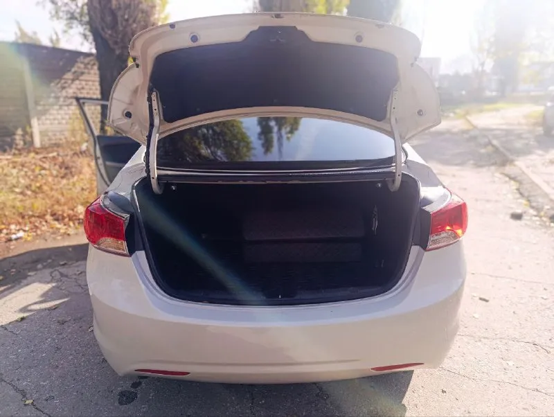 Автор: [ продам свою hyundai elantra 2013г. .1'6.мех. бензин. автомобиль в отличном состоянии. кузов покрыт керамикой. учёт на мне, документы кристально чистые.3 хозяина. техника огонь ! ни каких ошибок нет абсолютно !!!. кондер заправлен холодит. электроника вся работает каждая кнопка, задняя камера хорошая музыка. свет леды. вобщем садись да езжай, приезжайте сами всё увидите и поймете !!! пробег 240 тысяч км !!!! салон в идеале, чистый ухоженный, ни потёртый. без дтп, стекла все родные. подвеска перебрана отлично. двигатель масло не расходует не дымит работает как часы ), (то каждые 7 т. км), (готов к любым проверкам). за авто не стыдно. есть сервисная книжка и два ключа. два комплекта новых колёс зима и лето r17. цена 950. ₽ хороший торг реальному покупателю. +79493880313.. ❗❗❗наш телеграм канал [ бесплатное размещение за репост❗❗❗ правила сообщества [ 📞 звоните: +7(949)3880313 - фотография - 4