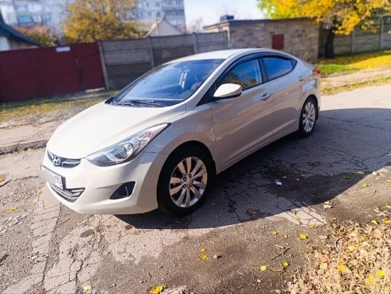 Автор: [ продам свою hyundai elantra 2013г. .1'6.мех. бензин. автомобиль в отличном состоянии. кузов покрыт керамикой. учёт на мне, документы кристально чистые.3 хозяина. техника огонь ! ни каких ошибок нет абсолютно !!!. кондер заправлен холодит. электроника вся работает каждая кнопка, задняя камера хорошая музыка. свет леды. вобщем садись да езжай, приезжайте сами всё увидите и поймете !!! пробег 240 тысяч км !!!! салон в идеале, чистый ухоженный, ни потёртый. без дтп, стекла все родные. подвеска перебрана отлично. двигатель масло не расходует не дымит работает как часы ), (то каждые 7 т. км), (готов к любым проверкам). за авто не стыдно. есть сервисная книжка и два ключа. два комплекта новых колёс зима и лето r17. цена 950. ₽ хороший торг реальному покупателю. +79493880313.. ❗❗❗наш телеграм канал [ бесплатное размещение за репост❗❗❗ правила сообщества [ 📞 звоните: +7(949)3880313 - фотография - 5