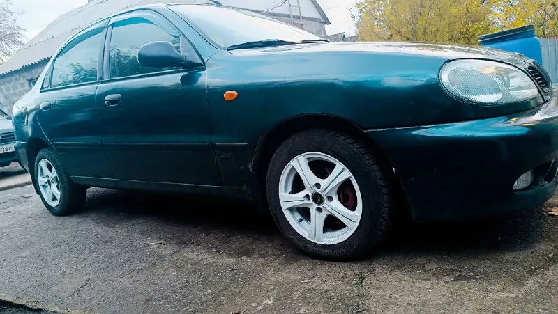 ✅ продам ланос 👮🏻‍♂️юридически чист! без штрафов залогов ограничений. 1 владелец по птс ✅ цвет темно-зеленый ✅объем двигателя (1.6) поляк ✅ пробег 197000 ✅ год изготовления 2004 г ✅ коробка механика 💵 цена 230 р (хорошим людям хороший торг) ☎️ +79494724428 просмотр автомобиля : г. донецк, ворошиловский район, золотое кольцо 🛑за машиной ухаживал. вложено в неё много усилий и души. едет хорошо, коробка в хорошем состоянии, двигатель в хорошем состоянии обслуживался вовремя. хорошая машина сел и поехал. резина огонь 🔥( комплект летней резины в отличном состоянии, переобул уже на зиму)поварена. днище обработано. гур работает отлично, новая рулевая рейка, абс проведен капитальный ремонт, кондиционер новый ремень, новый ролик, заправлен, новый стартер, шрузы, гранаты новые. по электрике недостатков нет исправно абсолютно всё. ездил к электрику всё проверили и где надо исправили, установил 2 дин магнитолу с камерой заднего вида. передние два стеклоподъёмника с доводчиками, сигн 📞 звоните: +7(949)4724428 - фотография - 2
