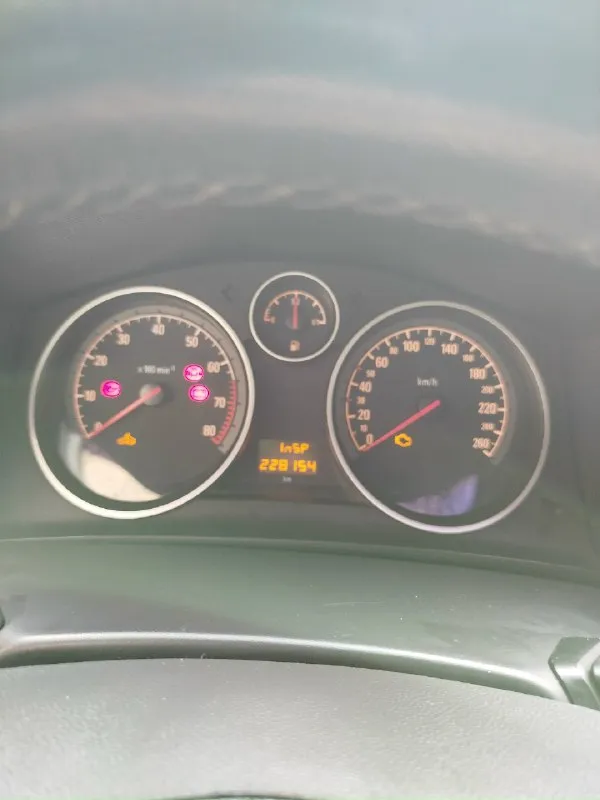 Продам семейное авто, opel астра h 2011 года. за машиной следили. все расходники менялись вовремя. зимняя резина в комплекте. продаю связи покупкой нового авто. за машину не стыдно, проверки на любом сто. цена 750000,хороший торг при осмотре номер для связи +79493340904.подробно расскажу по телефону 📞 звоните: +7(949)3340904 - фотография - 4