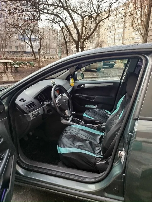 Продам семейное авто, opel астра h 2011 года. за машиной следили. все расходники менялись вовремя. зимняя резина в комплекте. продаю связи покупкой нового авто. за машину не стыдно, проверки на любом сто. цена 750000,хороший торг при осмотре номер для связи +79493340904.подробно расскажу по телефону 📞 звоните: +7(949)3340904 - фотография - 5