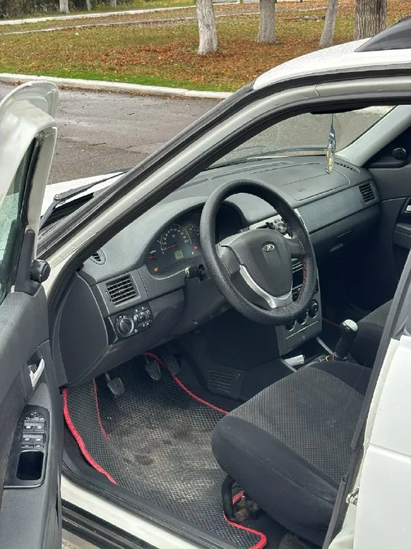 Продам ваз 217130 2012год, в хорошем состоянии. комплектация полный люкс -4эсп -2 подушки безопасности -эур -электро регулировка зеркал с подогревом -датчик дождя -датчик света -парктроник -кондиционер -центральный замок -abs -подогревы сидений -электро педаль новые стойки ss20 всё в комплекте. новая рулевая рейка. новые подушки двигателя. по двигателю и коробке отлично. два комплекта резины. я собственник, переоформление через мрэо, либо дкп. более подробная информация по телефону. цена:360.000,торг при виде денег. г. шахтёрск номер для связи:+79495859986 📞 звоните: +7(949)5859986 - фотография - 6