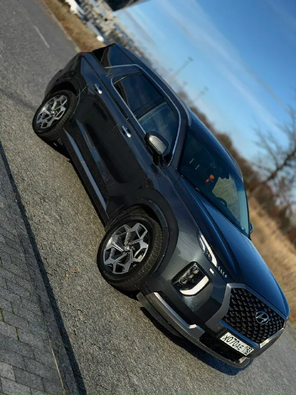 Продам hyundai palisade 2021 года, 2.2 at, пробег: 56 тысяч км. , любые проверки, кузов в пленке, салон кожа и алькантара, климат-контроль 3х-зонный, память водительского сиденья, люк, подогревы сидений, капитанские сиденья и 3-й ряд сидений, камеры 360, удержание полосы, предотвращение столкновения, контроль слепых зон, бесключевой доступ, круиз-контроль, датчики света и дождя, штатная мультимедиа, полный электропакет, электропривод боковых зеркал, обогрев боковых зеркал и заднего стекла, парктроники передние и задние, помощь при спуске с горы, кнопка запуска двигателя start/stop, мультифункциональное рулевое колесо, бортовой компьютер, центральный замок, 2-й комплект резины в подарок. цена: 4.7 млн ₽ +79494761470 +79498264646 📞 звоните: +7(949)4761470 - фотография - 2