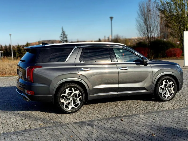 Продам hyundai palisade 2021 года, 2.2 at, пробег: 56 тысяч км. , любые проверки, кузов в пленке, салон кожа и алькантара, климат-контроль 3х-зонный, память водительского сиденья, люк, подогревы сидений, капитанские сиденья и 3-й ряд сидений, камеры 360, удержание полосы, предотвращение столкновения, контроль слепых зон, бесключевой доступ, круиз-контроль, датчики света и дождя, штатная мультимедиа, полный электропакет, электропривод боковых зеркал, обогрев боковых зеркал и заднего стекла, парктроники передние и задние, помощь при спуске с горы, кнопка запуска двигателя start/stop, мультифункциональное рулевое колесо, бортовой компьютер, центральный замок, 2-й комплект резины в подарок. цена: 4.7 млн ₽ +79494761470 +79498264646 📞 звоните: +7(949)4761470 - фотография - 3