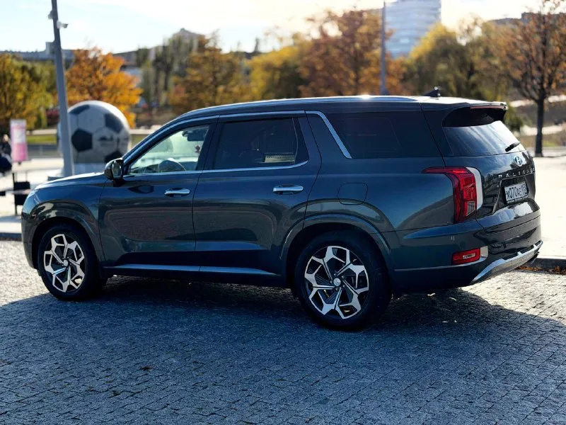 Продам hyundai palisade 2021 года, 2.2 at, пробег: 56 тысяч км. , любые проверки, кузов в пленке, салон кожа и алькантара, климат-контроль 3х-зонный, память водительского сиденья, люк, подогревы сидений, капитанские сиденья и 3-й ряд сидений, камеры 360, удержание полосы, предотвращение столкновения, контроль слепых зон, бесключевой доступ, круиз-контроль, датчики света и дождя, штатная мультимедиа, полный электропакет, электропривод боковых зеркал, обогрев боковых зеркал и заднего стекла, парктроники передние и задние, помощь при спуске с горы, кнопка запуска двигателя start/stop, мультифункциональное рулевое колесо, бортовой компьютер, центральный замок, 2-й комплект резины в подарок. цена: 4.7 млн ₽ +79494761470 +79498264646 📞 звоните: +7(949)4761470 - фотография - 4