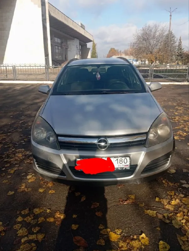 Продам opel астра 2006 года, объем двигателя 1,7 турбо дизель. универсал. на полном ходу. сел поехал... - фотография