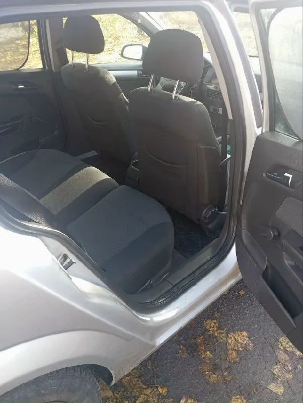 Продам opel астра 2006 года, объем двигателя 1,7 турбо дизель. универсал. на полном ходу. сел поехал. осмотр г. иловайск. цена 465 тыс. торг у капота. обращаться только по телефону: +7-949-685-05-31 📞 звоните: +7(949)6850531 - фотография - 4