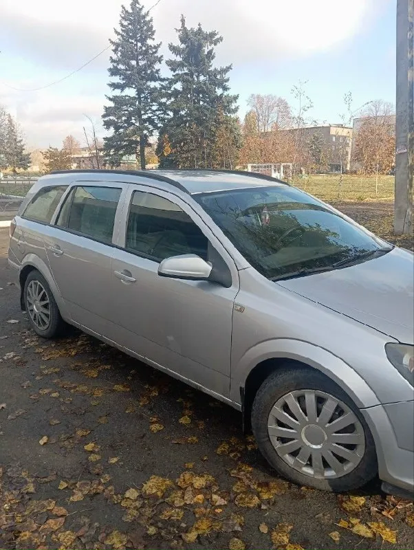 Продам opel астра 2006 года, объем двигателя 1,7 турбо дизель. универсал. на полном ходу. сел поехал. осмотр г. иловайск. цена 465 тыс. торг у капота. обращаться только по телефону: +7-949-685-05-31 📞 звоните: +7(949)6850531 - фотография - 7