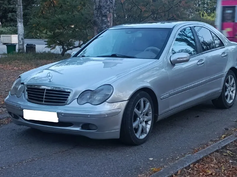 Продам mercedes-benz w203 c200 2001г. в. состояние отличное, сел и поехал, вложений не требует. все расходники поменяны. машина находиться в макеевке. 2.0 автомат атмосферник ◾безопасность: центральный замок • подушки безопасности (airbag) • abs • abd • esp. ◾комфорт: мультируль • эл. стеклоподъемники • бортовой компьютер • климат контроль • круиз контроль • электропакет • усилитель руля • датчик света • датчик дождя • эл. регулировка сидений • подогрев заднего стекла • эл. регулировка зеркал • • обогрев стеклоомывателя • серворуль. ◾ 💥 цена: 600тыс. рублей. торг уместен. ✔все вопросы только по телефону, или в личные сообщения : +79491026940 +79496177697.телеграм. 📞 звоните: +7(949)1026940 - фотография - 2