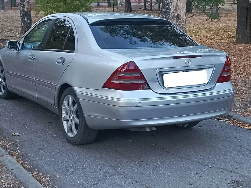 Продам mercedes-benz w203 c200 2001г. в. состояние отличное, сел и поехал, вложений не требует. все расходники поменяны. машина находиться в макеевке. 2.0 автомат атмосферник ◾безопасность: центральный замок • подушки безопасности (airbag) • abs • abd • esp. ◾комфорт: мультируль • эл. стеклоподъемники • бортовой компьютер • климат контроль • круиз контроль • электропакет • усилитель руля • датчик света • датчик дождя • эл. регулировка сидений • подогрев заднего стекла • эл. регулировка зеркал • • обогрев стеклоомывателя • серворуль. ◾ 💥 цена: 600тыс. рублей. торг уместен. ✔все вопросы только по телефону, или в личные сообщения : +79491026940 +79496177697.телеграм. 📞 звоните: +7(949)1026940 - фотография - 3