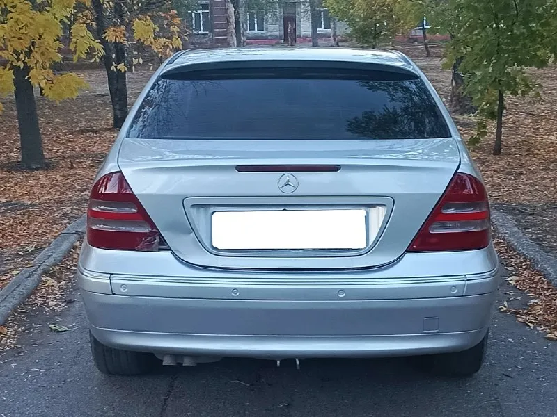 Продам mercedes-benz w203 c200 2001г. в. состояние отличное, сел и поехал, вложений не требует. все расходники поменяны. машина находиться в макеевке. 2.0 автомат атмосферник ◾безопасность: центральный замок • подушки безопасности (airbag) • abs • abd • esp. ◾комфорт: мультируль • эл. стеклоподъемники • бортовой компьютер • климат контроль • круиз контроль • электропакет • усилитель руля • датчик света • датчик дождя • эл. регулировка сидений • подогрев заднего стекла • эл. регулировка зеркал • • обогрев стеклоомывателя • серворуль. ◾ 💥 цена: 600тыс. рублей. торг уместен. ✔все вопросы только по телефону, или в личные сообщения : +79491026940 +79496177697.телеграм. 📞 звоните: +7(949)1026940 - фотография - 4