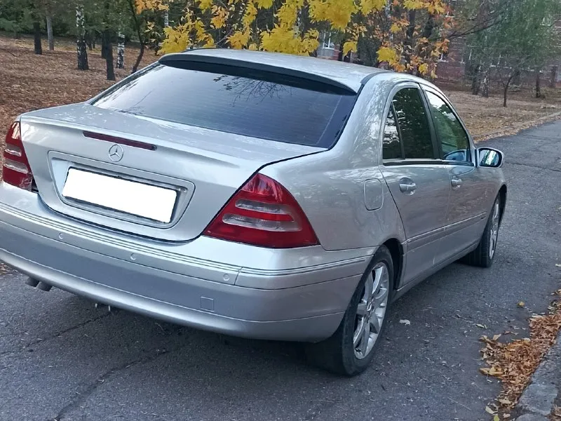 Продам mercedes-benz w203 c200 2001г. в. состояние отличное, сел и поехал, вложений не требует. все расходники поменяны. машина находиться в макеевке. 2.0 автомат атмосферник ◾безопасность: центральный замок • подушки безопасности (airbag) • abs • abd • esp. ◾комфорт: мультируль • эл. стеклоподъемники • бортовой компьютер • климат контроль • круиз контроль • электропакет • усилитель руля • датчик света • датчик дождя • эл. регулировка сидений • подогрев заднего стекла • эл. регулировка зеркал • • обогрев стеклоомывателя • серворуль. ◾ 💥 цена: 600тыс. рублей. торг уместен. ✔все вопросы только по телефону, или в личные сообщения : +79491026940 +79496177697.телеграм. 📞 звоните: +7(949)1026940 - фотография - 5