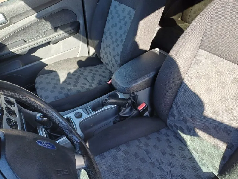 В продаже форд 2006г. 1.6 бензин. в отличном состоянии. матор коробка ходовая работает отлично. кондиционер рабочий печька греют хорошо. резина зимняя без вложений. сел и поехал для роботы отличный авто. продажа срочная. документы чистые. цена 465.000 т. детальние по тел 89064449952 ватцап. 89340432570 мобильный - фотография - 5