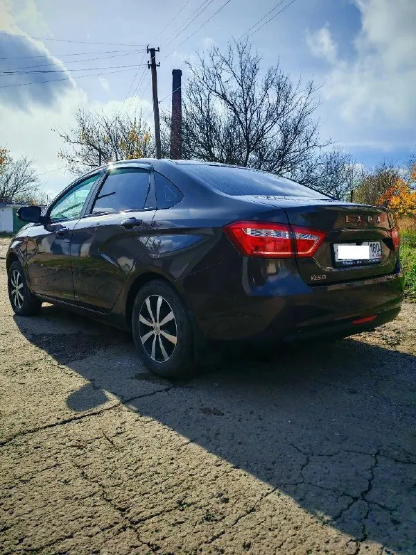 Здравствуйте! продам отличный автомобиль ваз vesta. год выпуска 2020. лучшая качественная досанкцион... - фотография