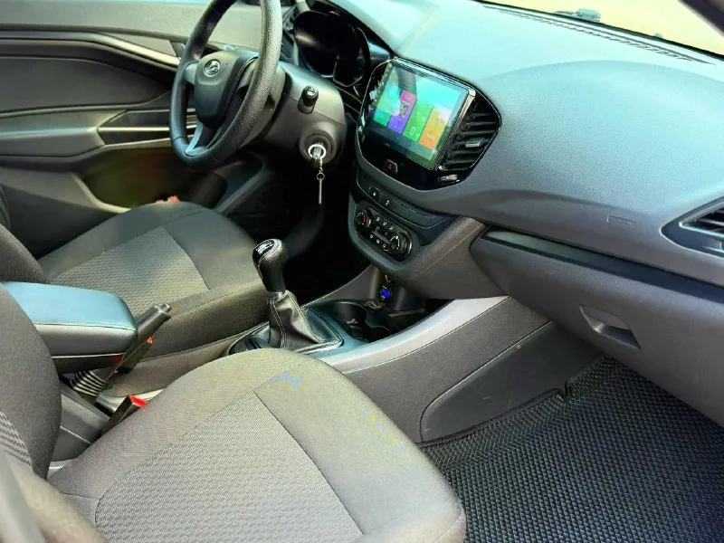 Здравствуйте! продам отличный автомобиль ваз vesta. год выпуска 2020. лучшая качественная досанкционная сборка! обьм 1,6l (клапана не гнет!). кпп механика. пробег 73000 км. супер красивый и практичный цвет"aнгкop"! состояние нового авто! машина без дтп и прочих неприятностей, ни одного крашенного элемента (кузов оцинкован!). все стекла родные заводские. бережное гаражное хранение, все зоны риска в броне плёнке. установлена магнитола teyes cc3l 2к, камера заднего вида, сигнализация с автозапуском. установлены дхо двухцветные. регулировка руля по высоте и вылету. высокий клиренс и стальная защита двигателя. малый расход топлива. машина полностью обслужена и не требует ни каких вложений. очень крепкое, надежное, проверенное временем не дорогое в обслуживании авто! документы в порядке - хозяин. цена 930 000 руб. лучшее предложение по региону! горловка. +79493841764. 📞 звоните: +7(949)3841764 - фотография - 4