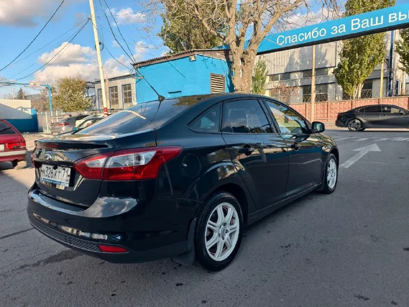 Ford focus 3, 2011 состояние идеальное мотор 1.6, мкпп (не робот!). пробег 236тыс. (оригинал) ✅1 хозяин за все время ✅технически без нареканий ✅все стекла родные! ✅сигнализация с автозапуском ✅планшет с навигацией, carplay, android auto, блютуз! ✅не такси и не каршеринг! юридически чистый! автомобиль в изумительном состоянии для своих лет, коррозии нет. мотор белоснежный в идеальном состоянии (не цокатит, как на других фокусах), коробка без нареканий, 5тыс назад замена полного комплекта сцепления. ходовая полностью обслужена, только поменял шаровые. цена: 780000р, торг могу присутствовать в мрэо. +79495771321 +79496585982 - фотография - 4