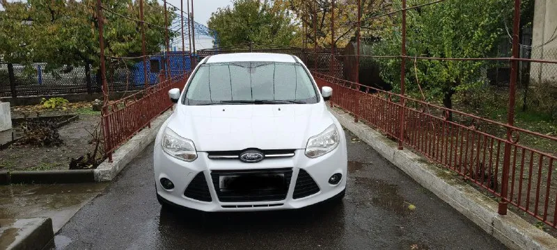 Продается ford фокус. 2014 год. двигатель 1.6, кпп механика. пробег 105000 км, максимальная комплект... - фотография