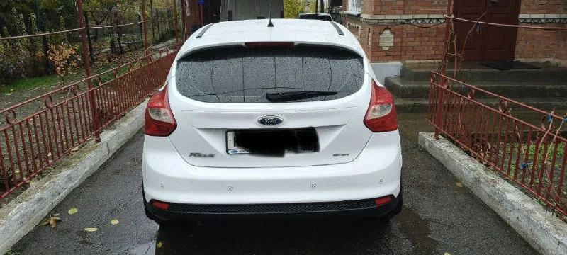 Продается ford фокус. 2014 год. двигатель 1.6, кпп механика. пробег 105000 км, максимальная комплектация. кузов в отличном состоянии, без ржавчины и рыжиков. торг с покупателем после осмотра. цена 980000. +79490844585 📞 звоните: +7(949)0844585 - фотография - 2