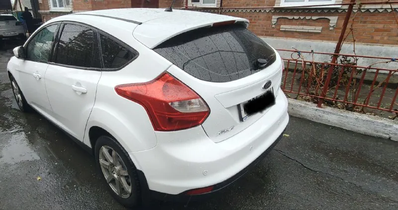 Продается ford фокус. 2014 год. двигатель 1.6, кпп механика. пробег 105000 км, максимальная комплектация. кузов в отличном состоянии, без ржавчины и рыжиков. торг с покупателем после осмотра. цена 980000. +79490844585 📞 звоните: +7(949)0844585 - фотография - 4