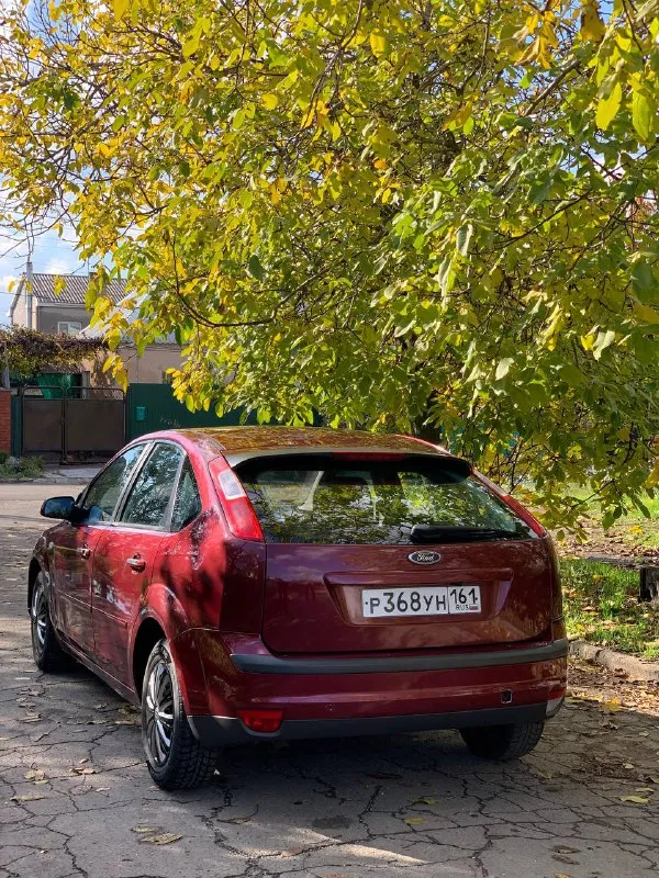 Продам ford focus 2007г 🚘 2.0+mt пробег 263.000 есть кондиционер (работает) установлена магнитола teyes+камера заднего вида заводское остекление машина в нормальном рабочем состоянии, есть небольшие моменты по кузову( на езду не влияет) и коробка в норме с документами полный порядок, за остальными вопросами отвечу по телефону или в личных сообщениях. цена 385.000₽🔥🔥 торг г. мариуполь +79490034163 📲 tg: kirill 📞 звоните: +7(949)0034163 - фотография - 2