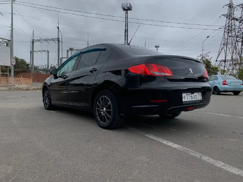 Продам peugeot 408 2012 года :1.6 пробег: 190000 машина по технике без нареканий, состояние хорошее, по кузову имеются не значительные следы эксплуатации, так же имеется несколько подкрасов цена:600.000торг обмен все вопросы по телефону: +79496407500 владимир 📲 tg: @nukak 📞 звоните: +7(949)6407500 - фотография - 4