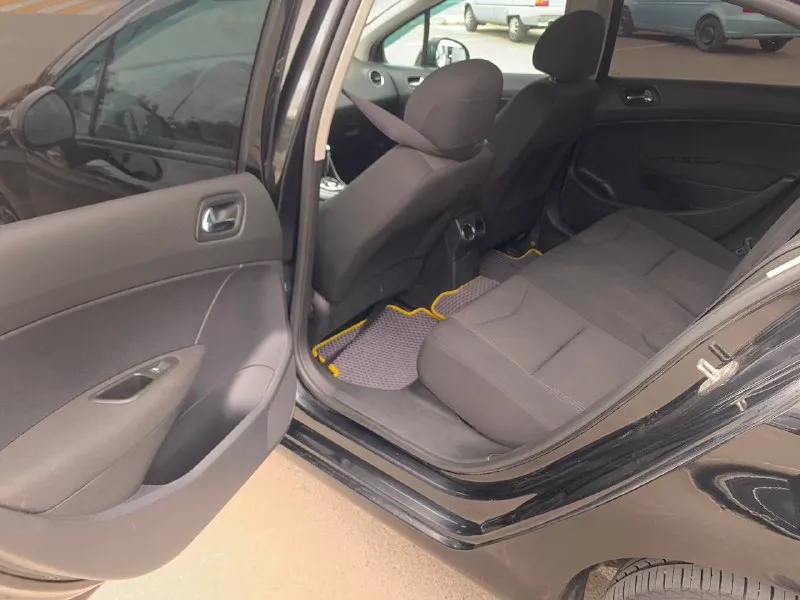 Продам peugeot 408 2012 года :1.6 пробег: 190000 машина по технике без нареканий, состояние хорошее, по кузову имеются не значительные следы эксплуатации, так же имеется несколько подкрасов цена:600.000торг обмен все вопросы по телефону: +79496407500 владимир 📲 tg: @nukak 📞 звоните: +7(949)6407500 - фотография - 7