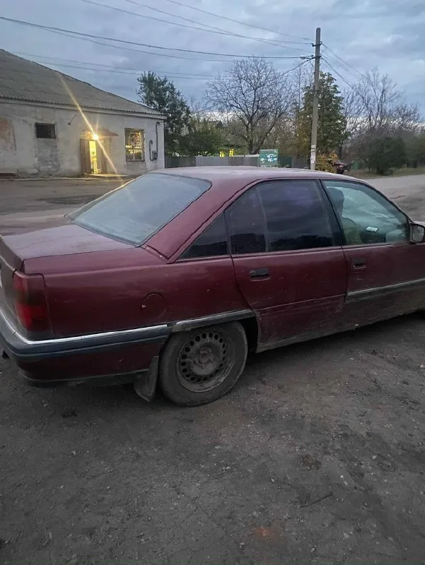 Продам opel омега а. время мянка 5 лет задний привод механика 2 литра 120 л. с. с наржуи не открывается водительская дверь, горит чек, нет глушителя, разбито лобовое, (открылся капот на ходу) капот тоже под замену. цена 100.000 + торг у капота. обмен не интересует. звонить по номеру +79497951179 или в лс. 📞 звоните: +7(949)7951179 - фотография - 3