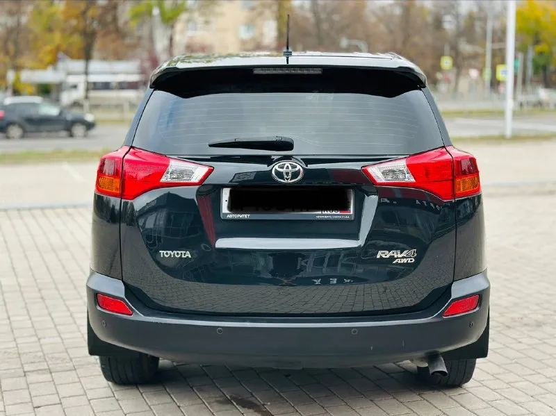 Toyota rav4 официал! 2013г бензин 2.0 автомат максимальная комплектация!!! 123 родного пробега!!! автомобиль не требует вложений! есть все для комфортного вождения!! без ключевой доступ, старт/стоп, салон кожа, электро регулировка сидений, подогрев сидений, парктроник, камера заднего вида, монитор, электро багажник, климат/контроль, круиз/контроль, мульти руль, и многое другое…. . с документами полный порядок!!!! переоформление в мрэо!! цена 1,635₽ все вопросы по тел +79494681080 📲 tg: дмитрий 📞 звоните: +7(949)4681080 - фотография - 5