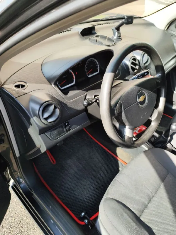 Chevrolet aveo 2008г 232.000 родного пробега двигатель работаем ровно авто в хорошем состоянии 2 стеклоподъемника кондиционер холодит печка греет как в бани подвеска отрабатывает отлично коробка переключает как надо без нареканий салон в отлично состоянии для своих лет 🔤 центральный замок, электрика вся работает пороги и дно хорошем состоянии +79494508639 📲 tg: @harmonksrfon 📞 звоните: +7(949)4508639 - фотография - 3