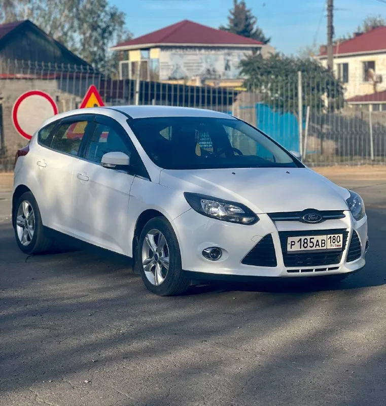Продам ford focus : 1.0 (бензин) пробег: 121000 км год: 2013 машина в очень хорошем состоянии, как т... - фотография