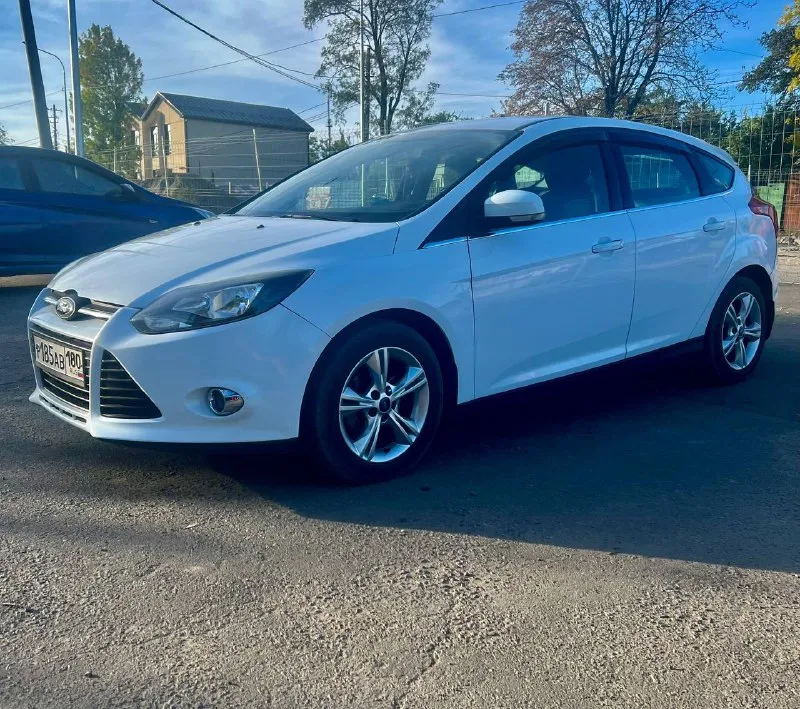 Продам ford focus : 1.0 (бензин) пробег: 121000 км год: 2013 машина в очень хорошем состоянии, как технически так и визуально! полностью обслужен! на данный момент не требует вложений! пробег 100% оригинальный! любые проверки приветствуются! два комплекта резины лето / зима! цена: 820,000 руб ( реальному покупателю торг при осмотре ) тел: +79497270251 📲 tg: @aleksandr_aleksandr11 📞 звоните: +7(949)7270251 - фотография - 5