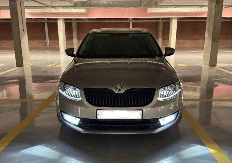 Продам skoda octavia а7 год выпуска 2016 двигатель 1.4 mpi 150л. с бензин пробег 176т. км коробка автомат. я собственник. в taxi не использовалась. безопасность вся целая. стёкла все родные. комплектация: - климат-контроль двухзонный; - подогрев передних сидений; - электропривод и обогрев зеркал; - датчик света; - автозапуск; - электростеклоподъёмники; - противотуманные фары; - abs, esp, подушки безопасности (фронтальные и боковые); - парктроник в круг. резина лето и зима. цена 1.470мил. руб. г. ровеньки тел: +7 959 130-50-68 📞 звоните: +7(959)1305068 - фотография - 2