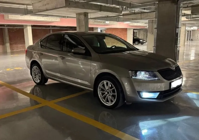 Продам skoda octavia а7 год выпуска 2016 двигатель 1.4 mpi 150л. с бензин пробег 176т. км коробка автомат. я собственник. в taxi не использовалась. безопасность вся целая. стёкла все родные. комплектация: - климат-контроль двухзонный; - подогрев передних сидений; - электропривод и обогрев зеркал; - датчик света; - автозапуск; - электростеклоподъёмники; - противотуманные фары; - abs, esp, подушки безопасности (фронтальные и боковые); - парктроник в круг. резина лето и зима. цена 1.470мил. руб. г. ровеньки тел: +7 959 130-50-68 📞 звоните: +7(959)1305068 - фотография - 3