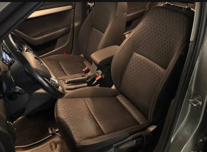 Продам skoda octavia а7 год выпуска 2016 двигатель 1.4 mpi 150л. с бензин пробег 176т. км коробка автомат. я собственник. в taxi не использовалась. безопасность вся целая. стёкла все родные. комплектация: - климат-контроль двухзонный; - подогрев передних сидений; - электропривод и обогрев зеркал; - датчик света; - автозапуск; - электростеклоподъёмники; - противотуманные фары; - abs, esp, подушки безопасности (фронтальные и боковые); - парктроник в круг. резина лето и зима. цена 1.470мил. руб. г. ровеньки тел: +7 959 130-50-68 📞 звоните: +7(959)1305068 - фотография - 7