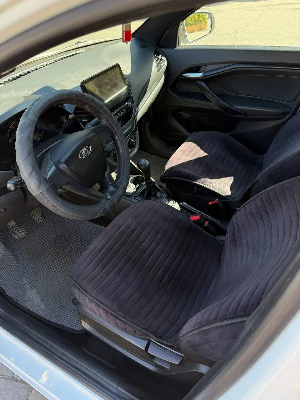 Продам lada vesta 2019 год,120 000км пробег, механика, гбо (вписано) комплектация простая: кондиционер(рабочий), hsa (помощь при старте в гору), эур, srs, esp, abs, эсп, подогрев заднего стекла, электро регирулировка фар и зеркал, парктроник, камера заднего вида, дополнительно установлен сенсорный экран на андроиде дно целое, не гнилая, не ржавая, не дырявая юридически автомобиль чист, снята с учета, без штрафов и запретов, продажа с полным переоформлением! цена 850 000₽ очень хороший торг телефон для связи: +79493256696 машина находится в горловке, по договоренности могу привезти в ваш город! - фотография - 7