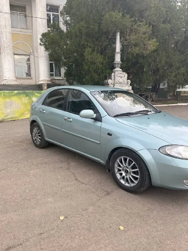 Цена 350к (минимальный торг) продажа очень срочная продаю лачети в кузове (продаю свою машину)хетчбэк. автомобиль 2005 года. в хорошем состоянии для своих лет. пробег 205500км по технике всё отлично. двигатель капиталка (делалось все для себя ) ходовая часть(полностью перебранная от а до я ) и кпп полностью исправны. масла все поменянные хорошая резина (меньше сезона проездил ) установлен руль от круза (отдал 25к ) есть всё для комфортного использования. по кузову есть небольшие коцки(они не значительные ) комплектация кондиционер. гидроусилитель руля. стеклоподъемники. подушки безопасности. салон чист. сидения не просижены. юридически кристально чиста. осмотр г. докучаевск (возможен пригон) +79498704580 +79493119278 📞 звоните: +7(949)8704580 - фотография - 5