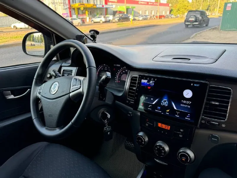 Продам ssang yong action 2012г. 2,0 дизель, пробег 125897км, передний привод. состояние идеальное, полностью обслужен, полностью проведено то. датчик света, дождя, кондиционер работает, подогрев передних сидений, круиз контроль, парктроник, видеорегистратор, сигнализация. документы в порядке. юридически чистый. готов к переоформлению. осмотр г. мариуполь цена 1🍋050тыс. руб. ( торг у капота). +79493073018 📲 tg: елена березовская 📞 звоните: +7(949)3073018 - фотография - 3