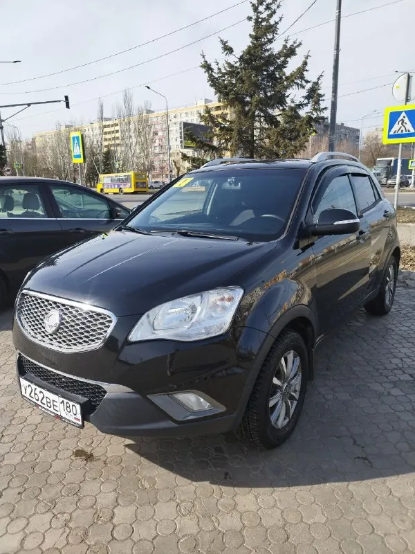 Продам ssang yong action 2012г. 2,0 дизель, пробег 125897км, передний привод. состояние идеальное, полностью обслужен, полностью проведено то. датчик света, дождя, кондиционер работает, подогрев передних сидений, круиз контроль, парктроник, видеорегистратор, сигнализация. документы в порядке. юридически чистый. готов к переоформлению. осмотр г. мариуполь цена 1🍋050тыс. руб. ( торг у капота). +79493073018 📲 tg: елена березовская 📞 звоните: +7(949)3073018 - фотография - 8
