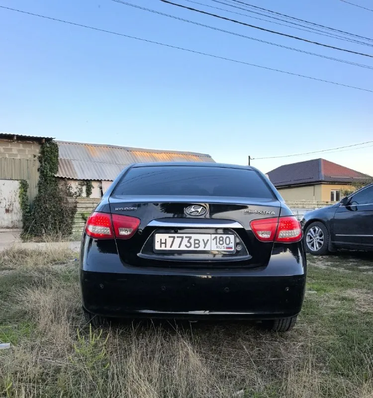 Продам хундай элантра год выпуска 2010 1.6 бензин коробка автомат пробег 240 тыс коробка и мотор работает отлично контрактный стоит машина техническа в хорошем состоянии, абсолютно без вложений. электропривод. обогрев передних сидений. стеклоподъёмники передние и задние. климат, кондиционер работает отлично. новая оптика камера заднего вида доводчики всех стёкол установлена сигнализация с автозапуском. машина находиться в мариуполе я собственник +7 949 613 48 02 цена 770 тысяч хороший торг. срочно нужны деньги. красивый номер в подарок) 📲 tg: анар 📞 звоните: +7(949)6134802 - фотография - 1