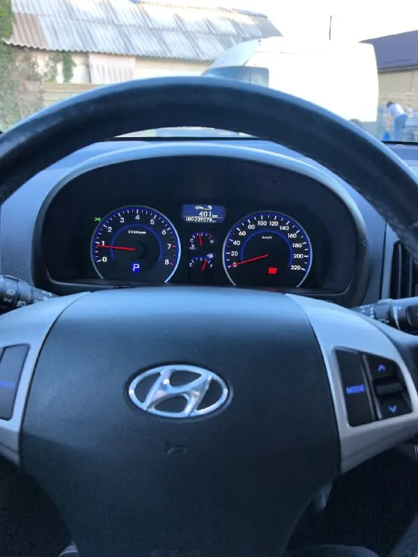 Продам хундай элантра год выпуска 2010 1.6 бензин коробка автомат пробег 240 тыс коробка и мотор работает отлично контрактный стоит машина техническа в хорошем состоянии, абсолютно без вложений. электропривод. обогрев передних сидений. стеклоподъёмники передние и задние. климат, кондиционер работает отлично. новая оптика камера заднего вида доводчики всех стёкол установлена сигнализация с автозапуском. машина находиться в мариуполе я собственник +7 949 613 48 02 цена 770 тысяч хороший торг. срочно нужны деньги. красивый номер в подарок) 📲 tg: анар 📞 звоните: +7(949)6134802 - фотография - 3